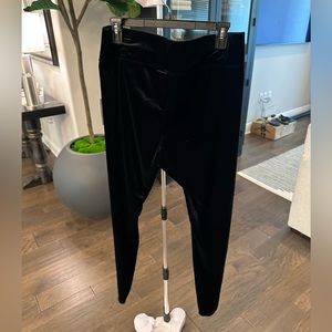 A New Day Black Velvet Pullon Leggings Pants L, NWT